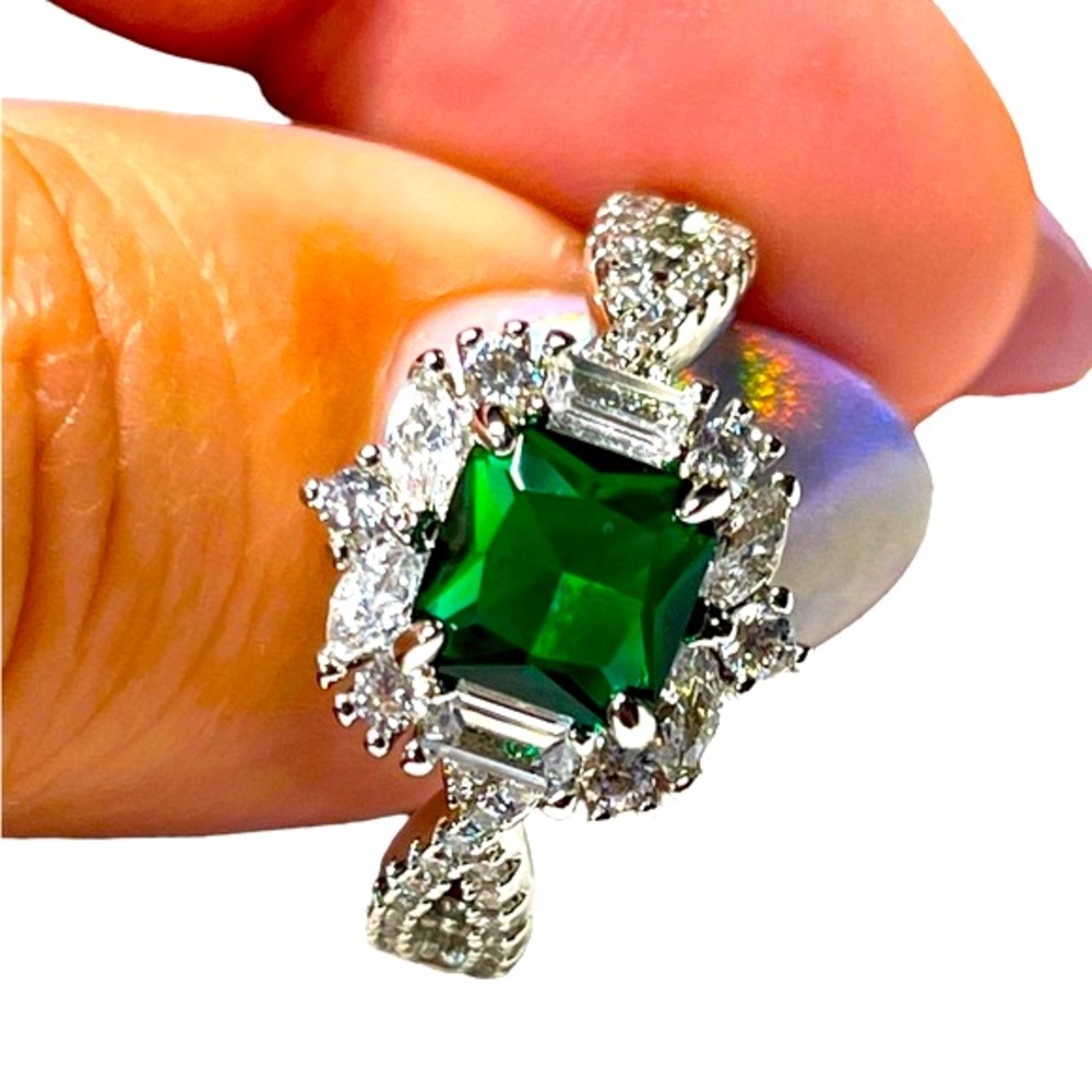 Emerald green ring with rhinestone sides -baguettes-sterling